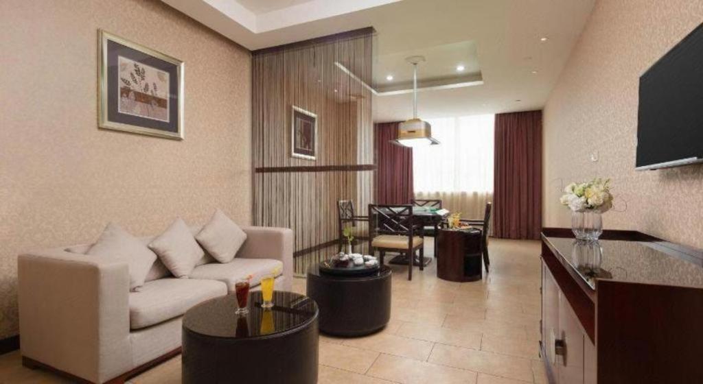 Leisure Hotel Донгуан Екстериор снимка