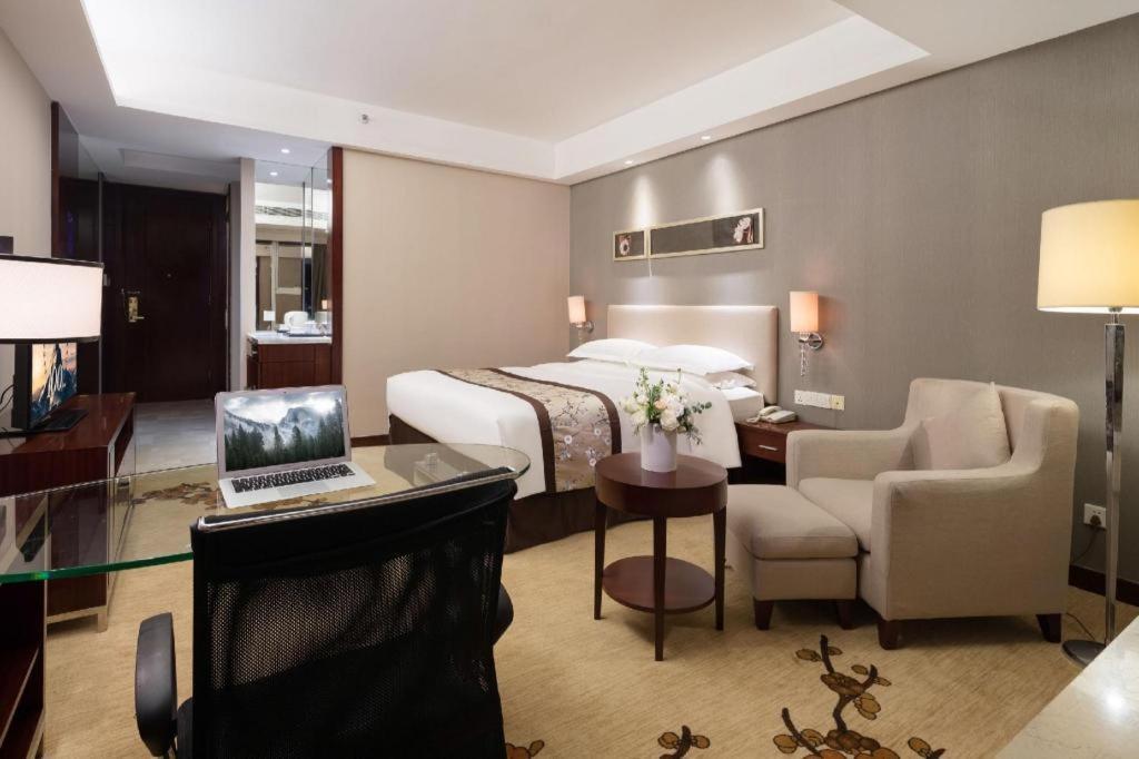 Leisure Hotel Донгуан Екстериор снимка