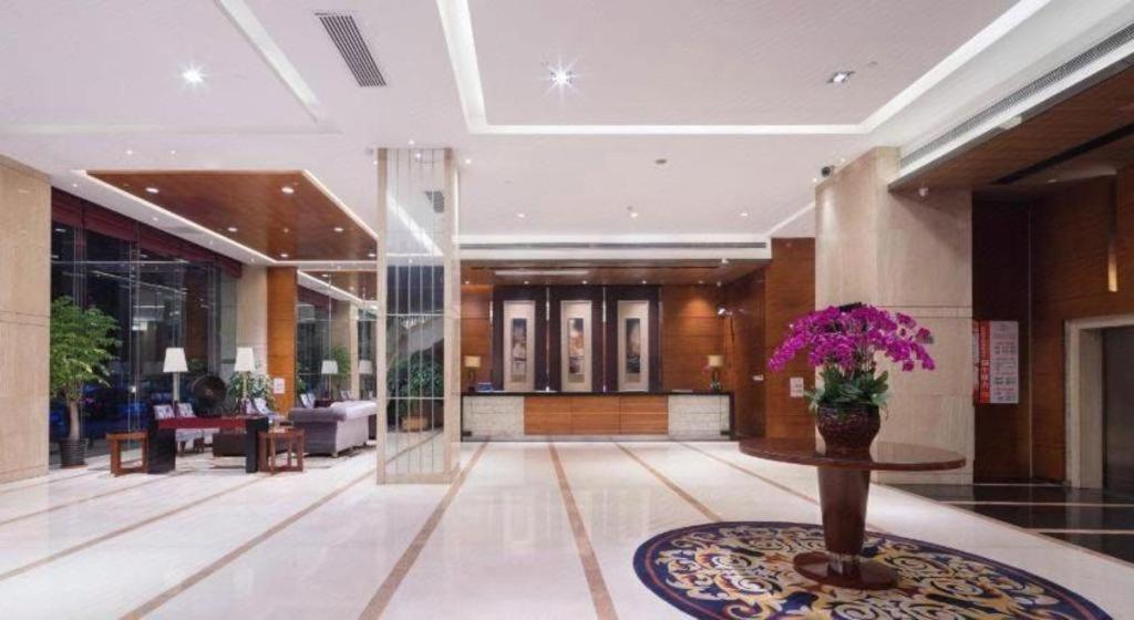 Leisure Hotel Донгуан Екстериор снимка