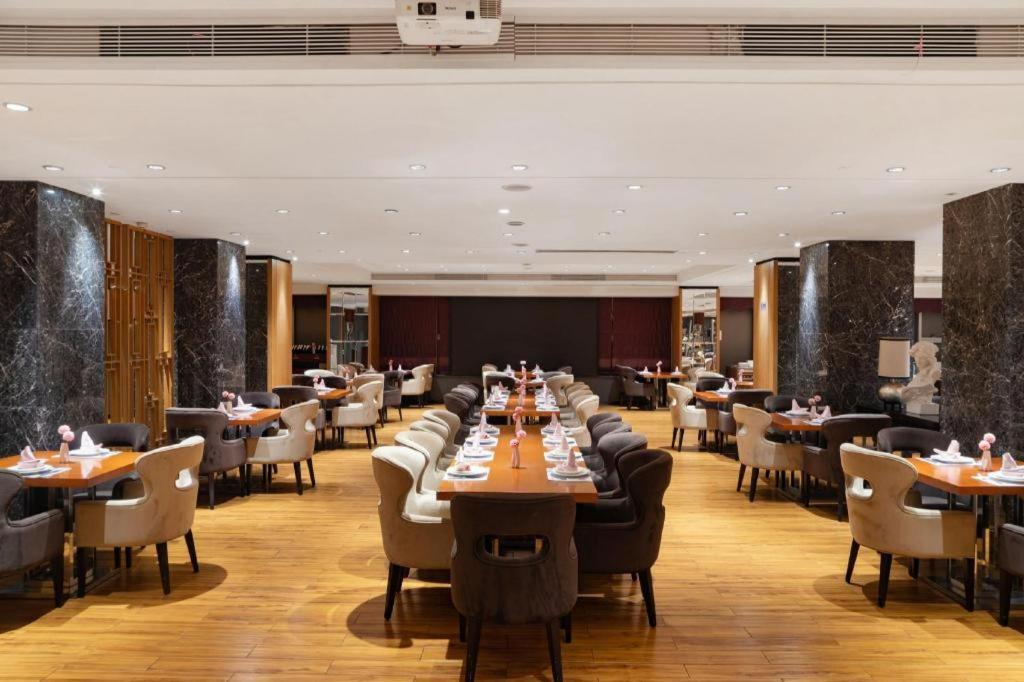 Leisure Hotel Донгуан Екстериор снимка