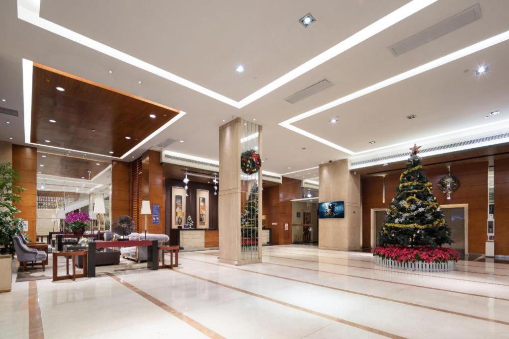 Leisure Hotel Донгуан Екстериор снимка