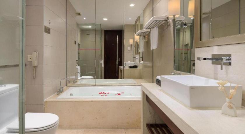 Leisure Hotel Донгуан Екстериор снимка