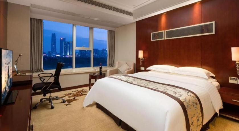 Leisure Hotel Донгуан Екстериор снимка