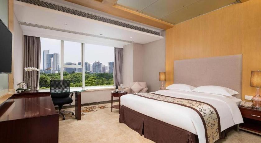 Leisure Hotel Донгуан Екстериор снимка