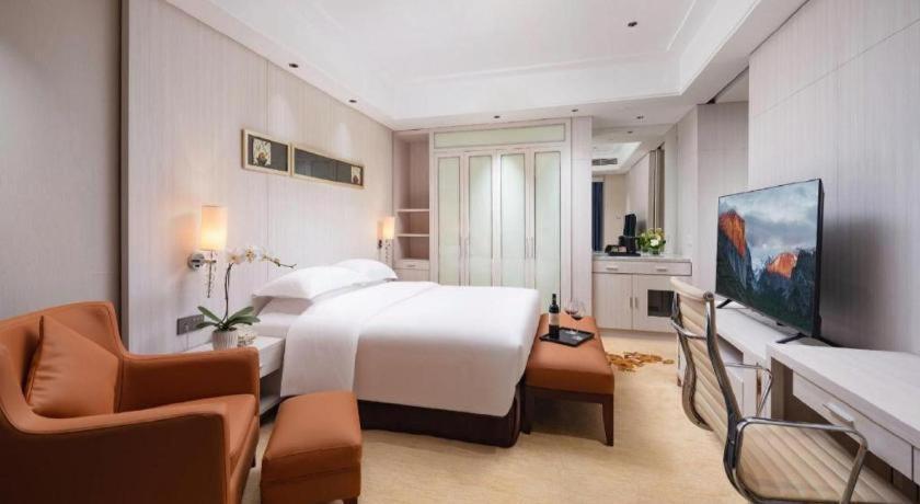 Leisure Hotel Донгуан Екстериор снимка