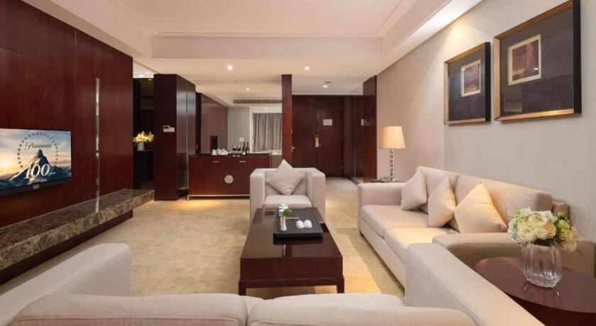 Leisure Hotel Донгуан Екстериор снимка