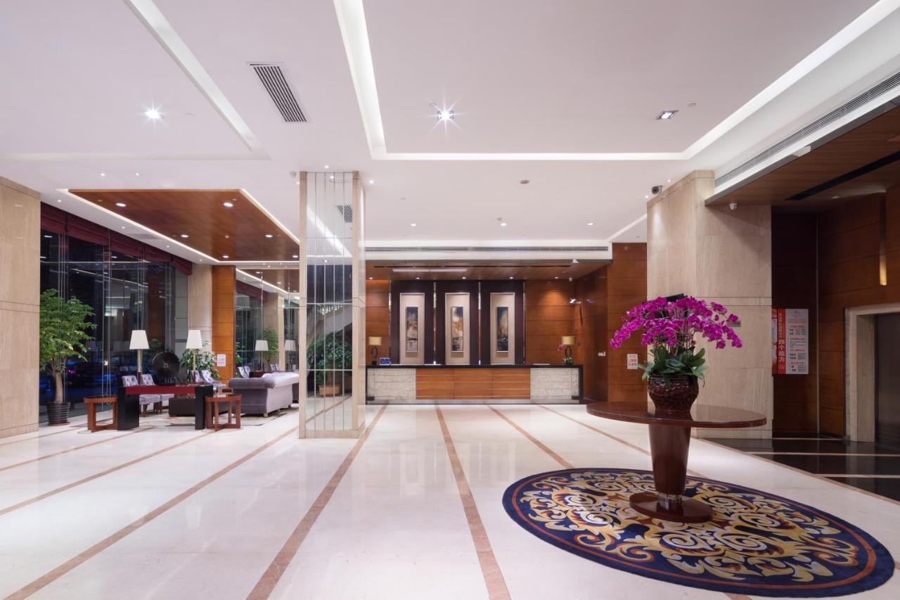 Leisure Hotel Донгуан Екстериор снимка