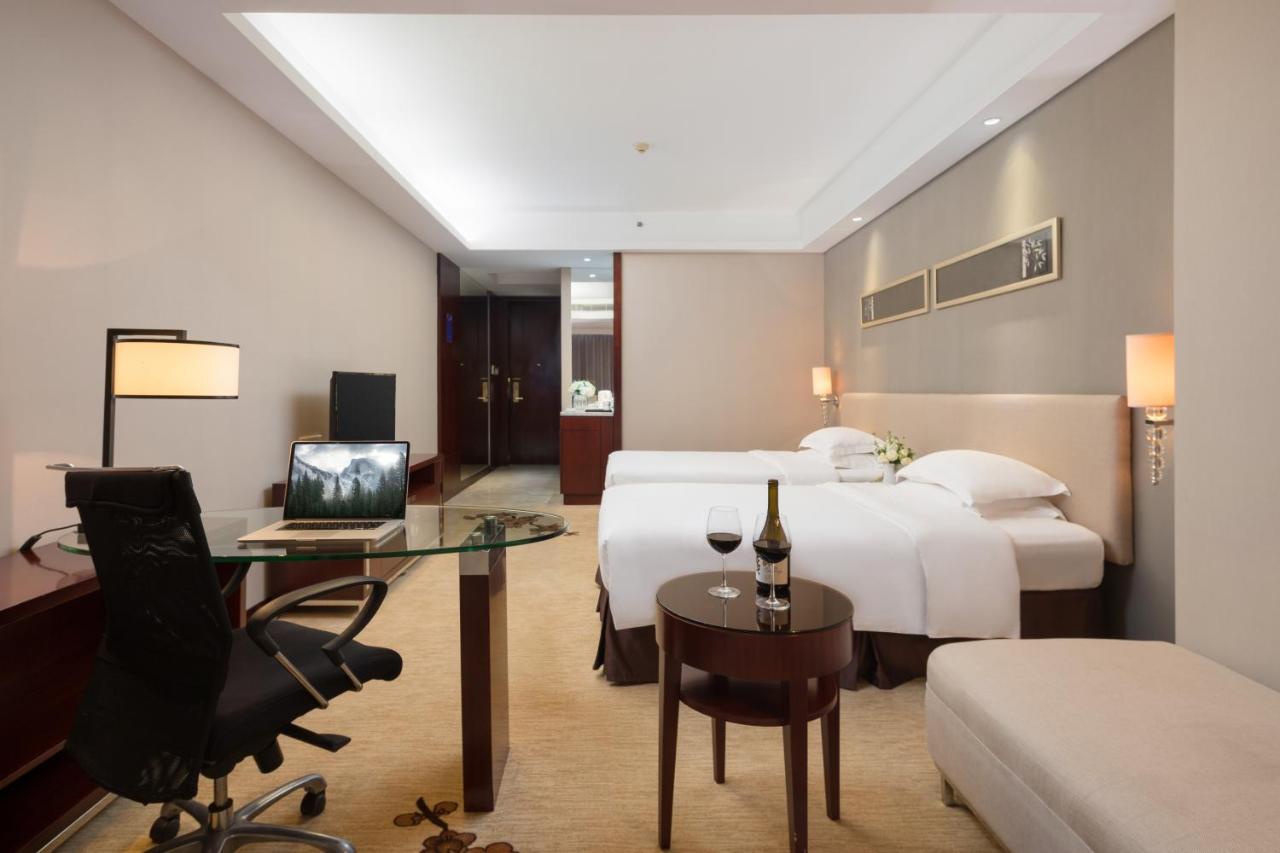 Leisure Hotel Донгуан Екстериор снимка